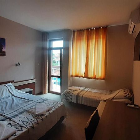 Family Hotel Favourite Обзор Екстер'єр фото