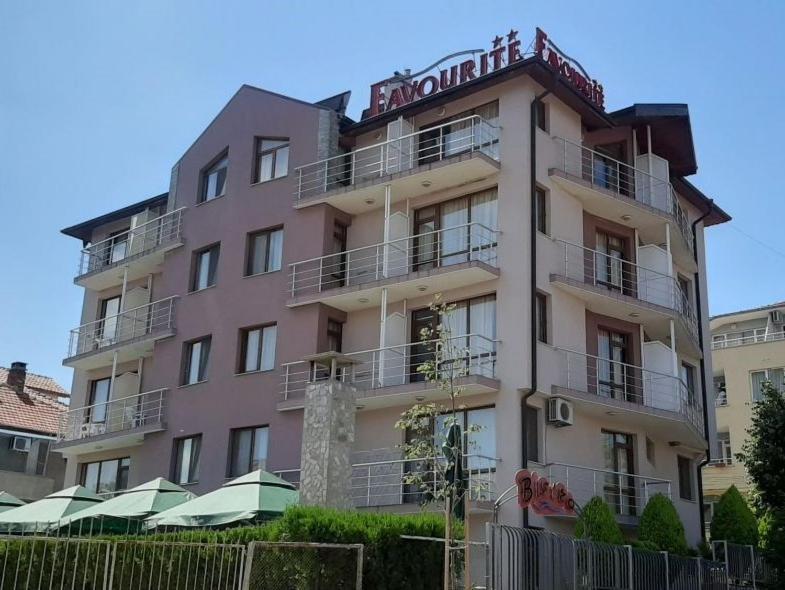 Family Hotel Favourite Обзор Екстер'єр фото