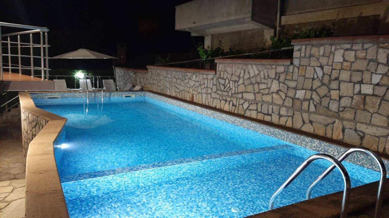 Family Hotel Favourite Обзор Екстер'єр фото