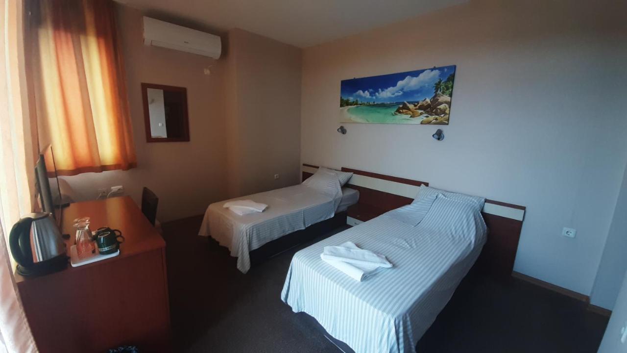Family Hotel Favourite Обзор Екстер'єр фото