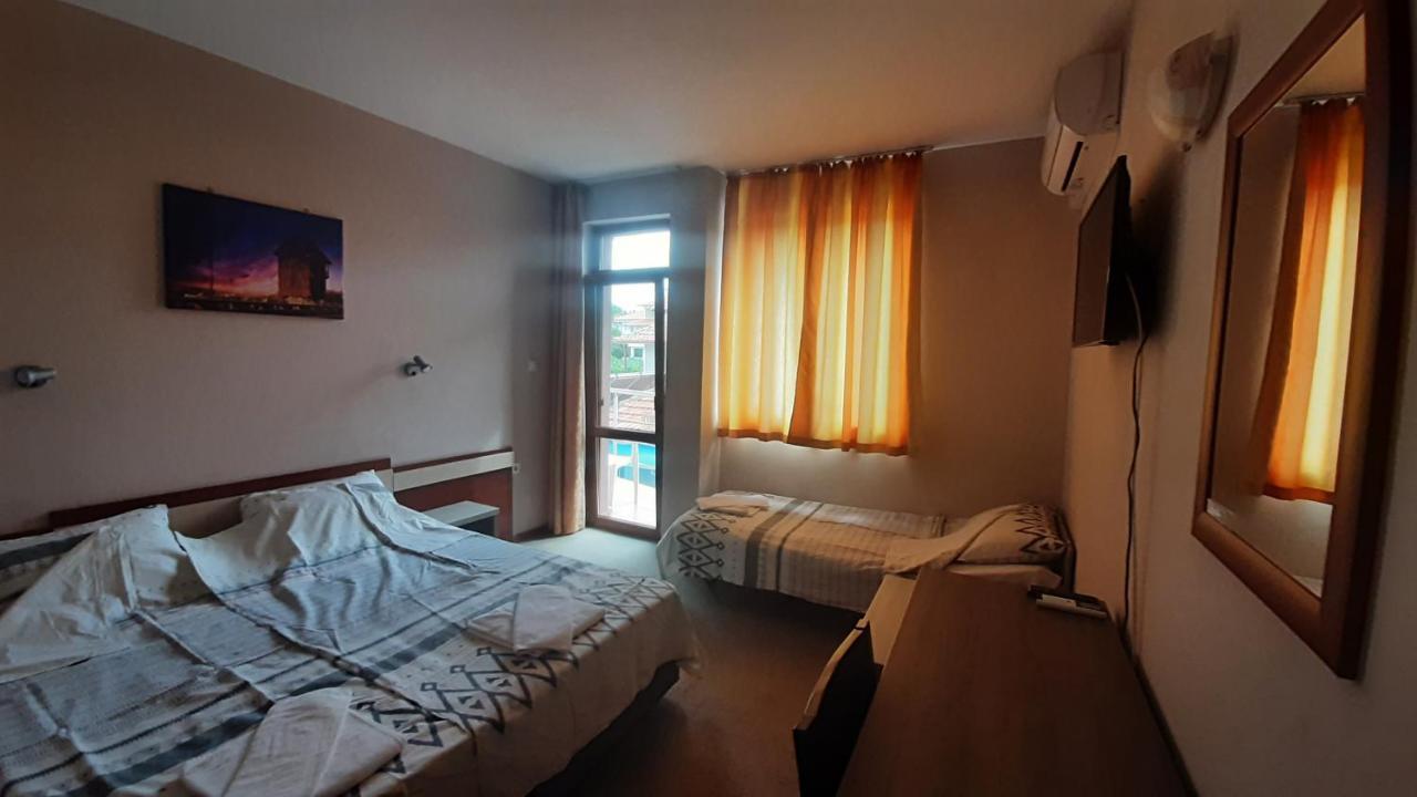 Family Hotel Favourite Обзор Екстер'єр фото